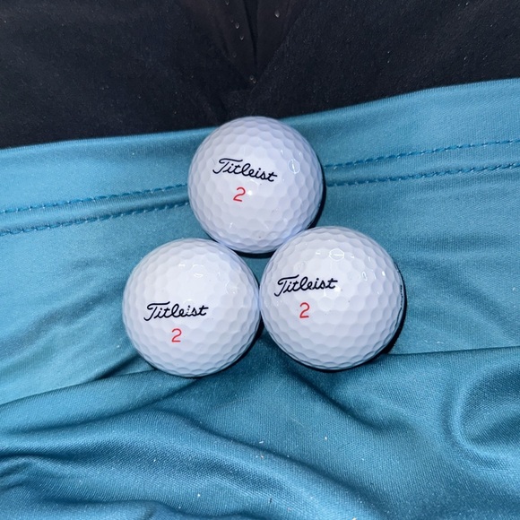 Titleist DT Solo 3 pack of golf balls and 2 1/8” wood tees South Bay bundle - Picture 6 of 9